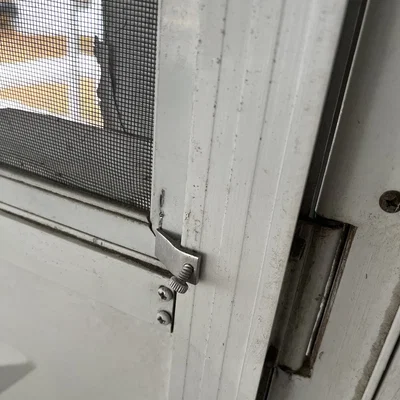 Kẹp giữ lưới cửa (Screen Door Clip)