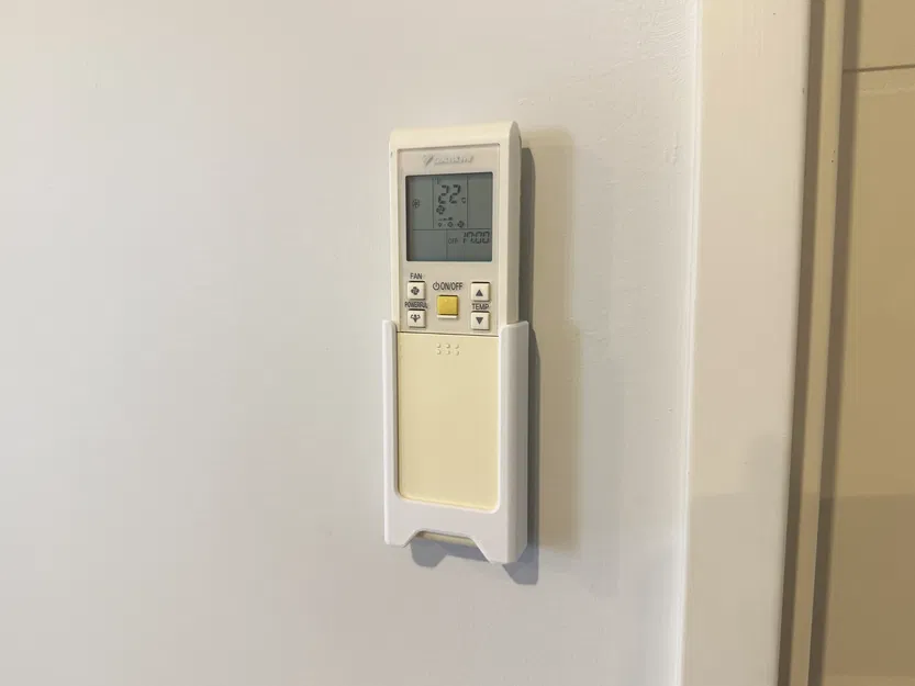 Giá Treo Remote Máy Lạnh Daikin - Thiết Kế Nắp Trượt Tiện Lợi - Image 2
