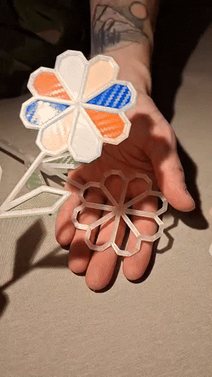 Hoa có cánh và lá tháo rời linh hoạt