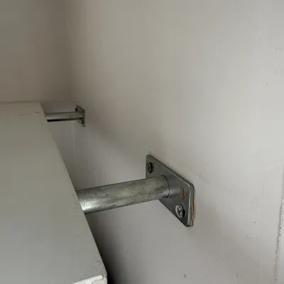 Miếng chêm điều chỉnh kệ treo tường IKEA - Giải pháp cân bằng kệ