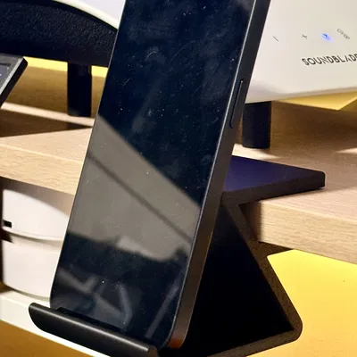 Giá đỡ điện thoại in 3D thông minh cho bàn làm việc hoặc giá màn hình