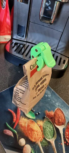 Kẹp miệng túi tích hợp nam châm tiện lợi (Curvy Cam Lock Bag Clip) - Image 1