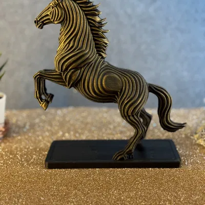 Tác Phẩm Tuấn Mã Địa Hình Đầy Uy Nghi