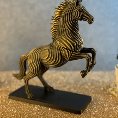 Tác Phẩm Tuấn Mã Địa Hình Đầy Uy Nghi