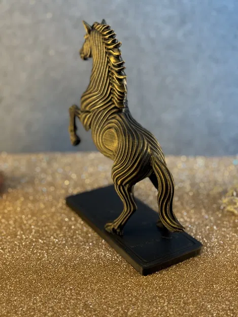 Tác Phẩm Tuấn Mã Địa Hình Đầy Uy Nghi - Image 3