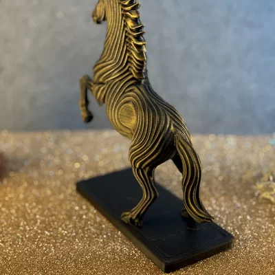 Tác Phẩm Tuấn Mã Địa Hình Đầy Uy Nghi