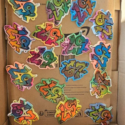 Móc khóa số 67 (SIX SEVEN)