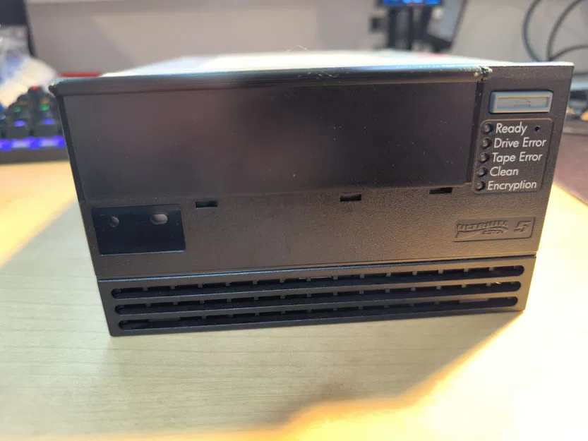 Nắp che khe cắm cho ổ băng từ Quantum HP LTO-5 - Image 1