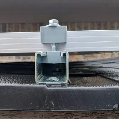 Kẹp gắn tấm pin năng lượng mặt trời Unistrut