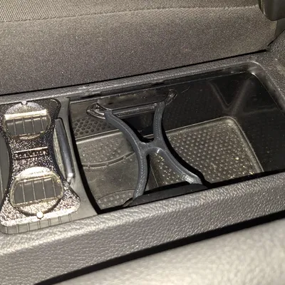 Miếng chia ngăn để ly cho xe GOLF V/VI