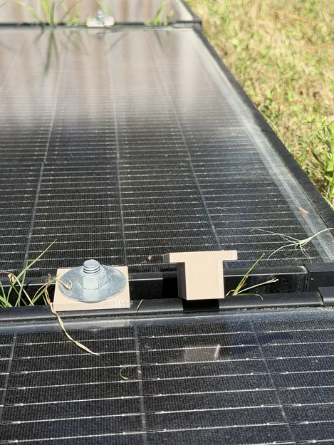 Kẹp giữ đa tấm pin năng lượng mặt trời trên thanh Unistrut - Image 1