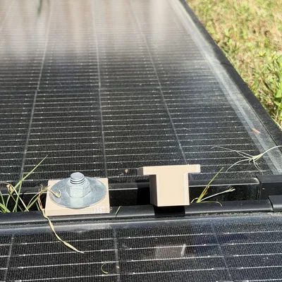 Kẹp giữ đa tấm pin năng lượng mặt trời trên thanh Unistrut