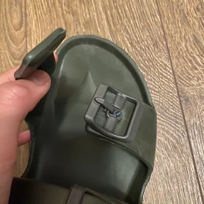 Chốt nhựa thay thế cho quai dép đơn giản và tiện lợi