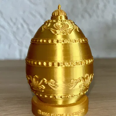 Trứng Phục sinh Chính thống giáo với thánh giá