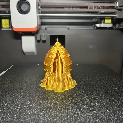 Trứng Phục sinh Chính thống giáo với thánh giá