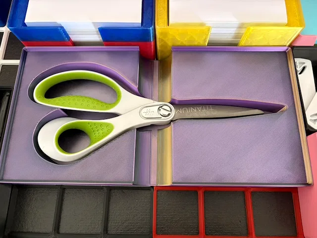 Hộp đựng kéo Fiskars chuẩn Gridfinity - Image 1