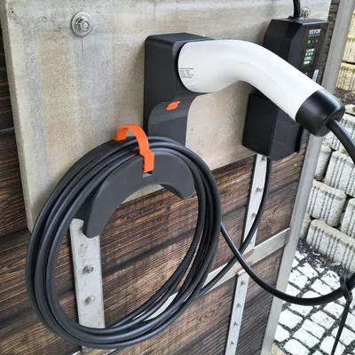 Giá treo cáp sạc xe điện Mennekes Type 2 gắn tường