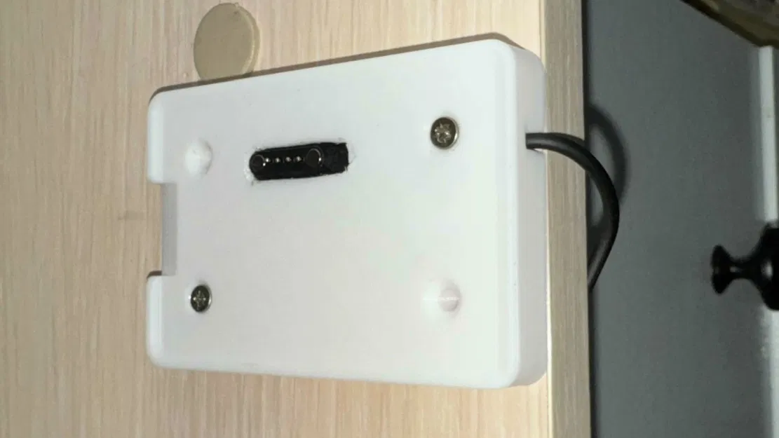 Đế sạc treo tường tiện lợi cho thiết bị Sensecap T1000-E - Image 1