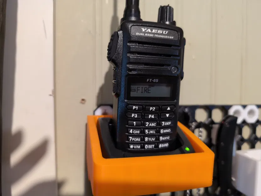 Đế sạc bộ đàm Yaesu tương thích Multiboard cực gọn gàng - Image 1