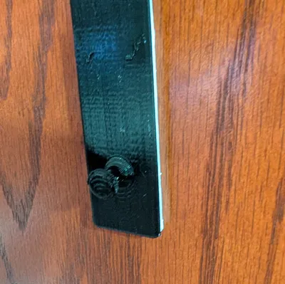 Móc treo 3D kiểu lỗ khóa dùng với miếng dán Command Strip tiện lợi