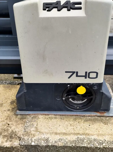 Nắp đậy ổ khóa cổng tự động FAAC 740 - Image 1