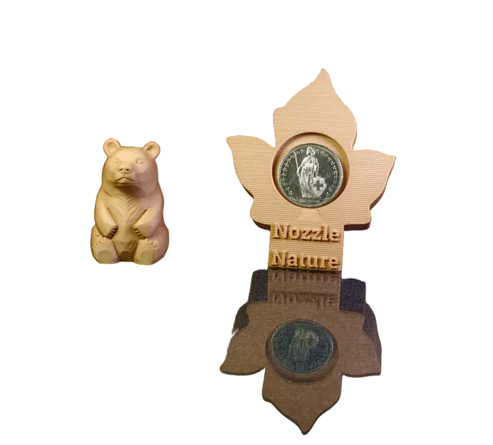 Mô hình chú gấu khắc gỗ và giá trưng bày tiền xu nghệ thuật - Image 3