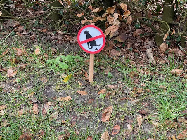 Biển báo cấm chó đi vệ sinh - Mô hình in 3D sân vườn hiệu quả - Image 1