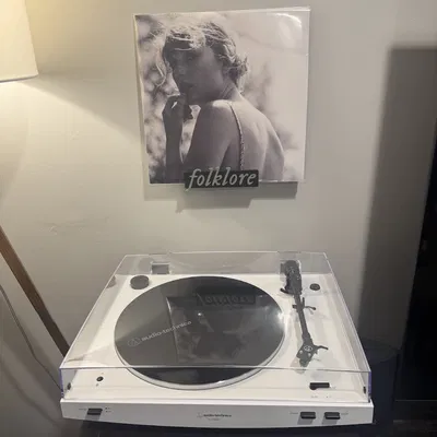 Kệ Trưng Bày Đĩa Than Taylor Swift