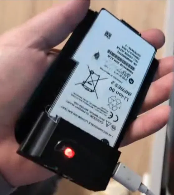 Bộ sạc Adom do Angress thiết kế - Image 1