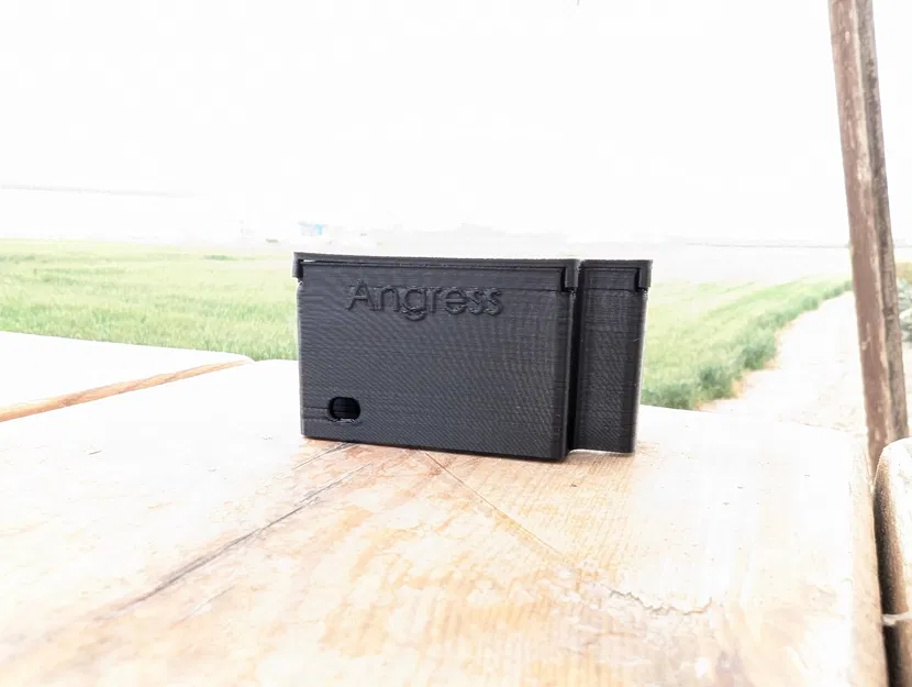 Bộ sạc Adom do Angress thiết kế - Image 4