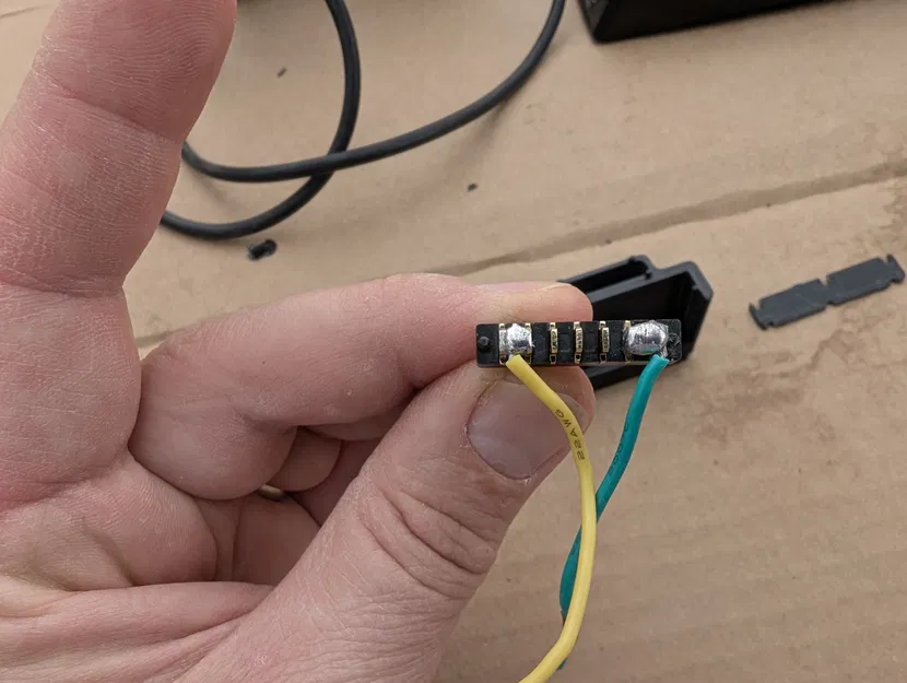 Bộ sạc Adom do Angress thiết kế - Image 5