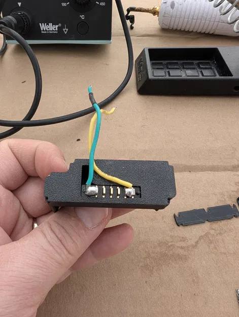 Bộ sạc Adom do Angress thiết kế - Image 8