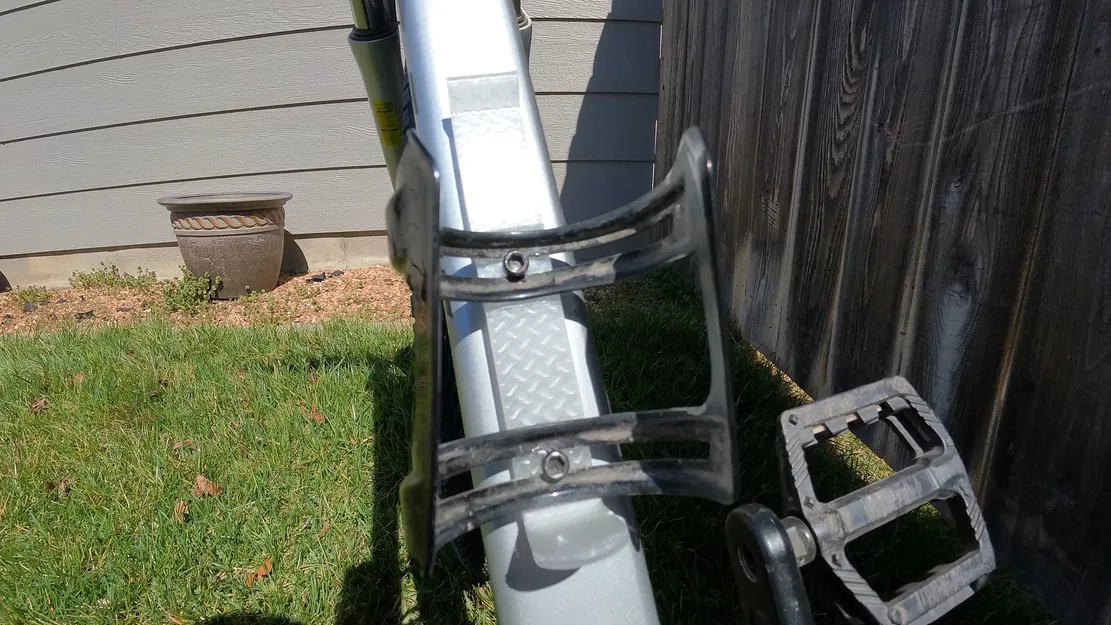 Giá đỡ bình nước cho xe đạp - Phụ kiện in 3D tiện lợi - Image 1