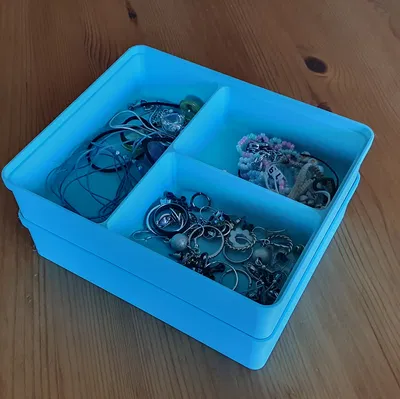 Khay xếp chồng có vách ngăn