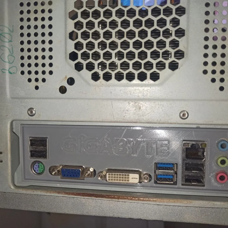 Chặn main (IO shield) cho bo mạch chủ GA-B75-D3V