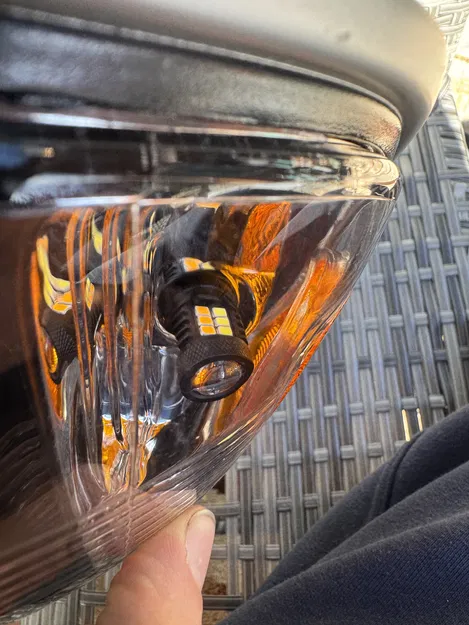 Đế giữ bóng đèn 3157 cho đèn xi nhan xe Toyota - Image 3