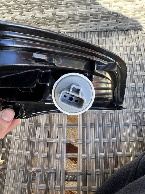 Đế giữ bóng đèn 3157 cho đèn xi nhan xe Toyota - Image 6