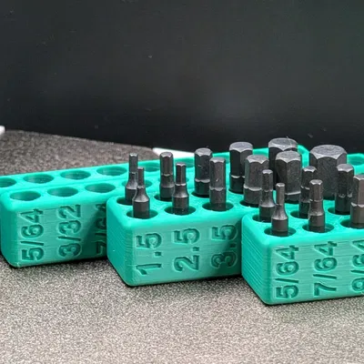 Script Python tạo giá đỡ mũi vít từ tính theo tham số (build123d)