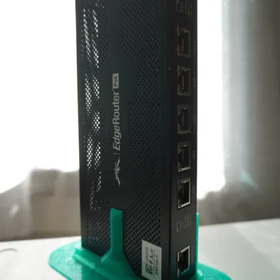Chân đế dựng đứng tiết kiệm diện tích cho Ubiquiti EdgeRouter PoE