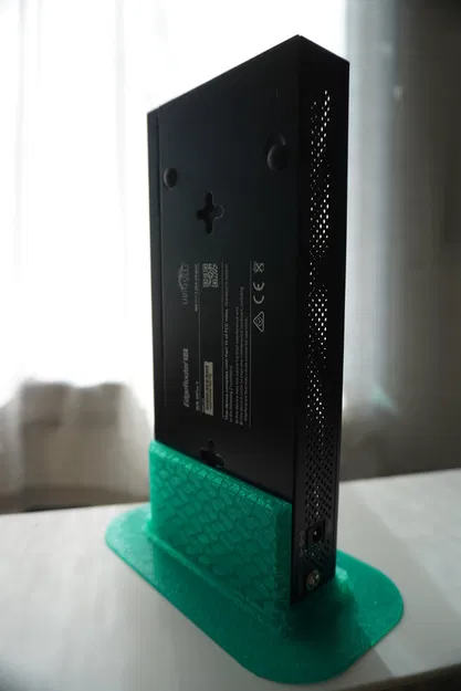 Chân đế dựng đứng tiết kiệm diện tích cho Ubiquiti EdgeRouter PoE - Image 2