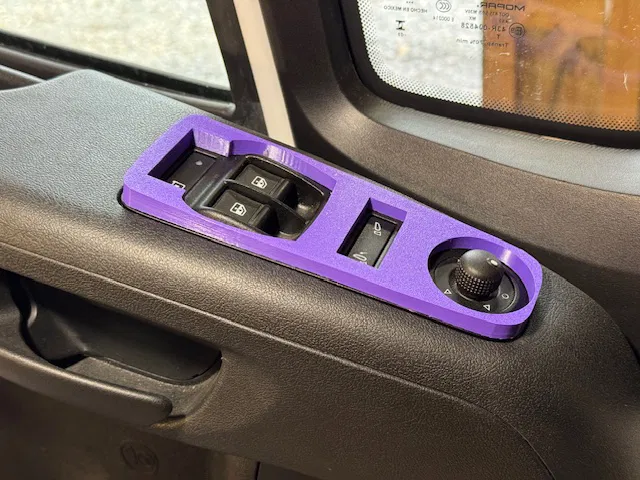 Miếng che bảng điều khiển cửa sổ RAM Promaster giúp bảo vệ khi chở thú cưng - Image 1