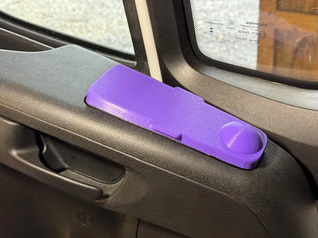 Miếng che bảng điều khiển cửa sổ RAM Promaster giúp bảo vệ khi chở thú cưng - Image 2