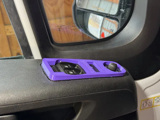 Miếng che bảng điều khiển cửa sổ RAM Promaster giúp bảo vệ khi chở thú cưng - Image 13