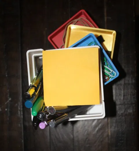 Khay Đựng Đồ Để Bàn Đa Năng Có Ngăn Kéo Xoay Tiện Dụng - Image 1