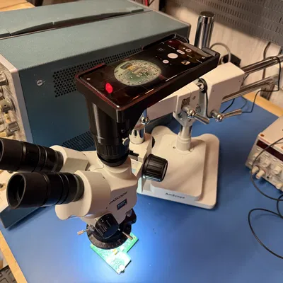 Giá đỡ điện thoại cho kính hiển vi