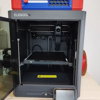 Elegoo Centauri Carbon: Khung nâng (riser) chắc chắn và tiện lợi