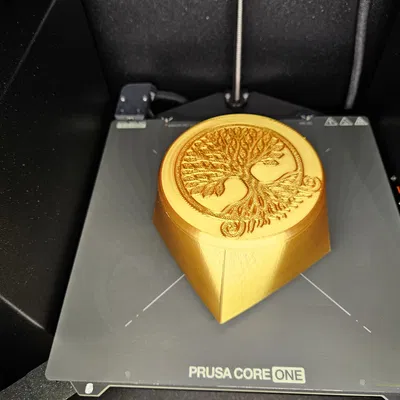 Hộp quà tặng với họa tiết cây Yggdrasil trên nắp