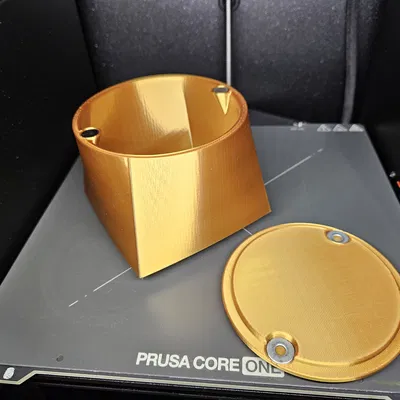 Hộp quà tặng với họa tiết cây Yggdrasil trên nắp