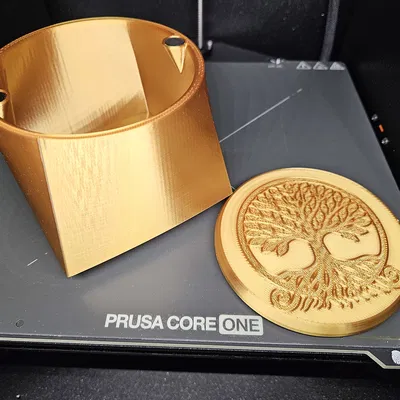 Hộp quà tặng với họa tiết cây Yggdrasil trên nắp