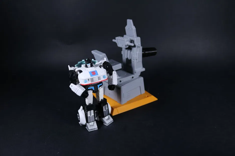 Mô hình ụ súng Autobot trong Transformers từ Skybound Comics - Image 3